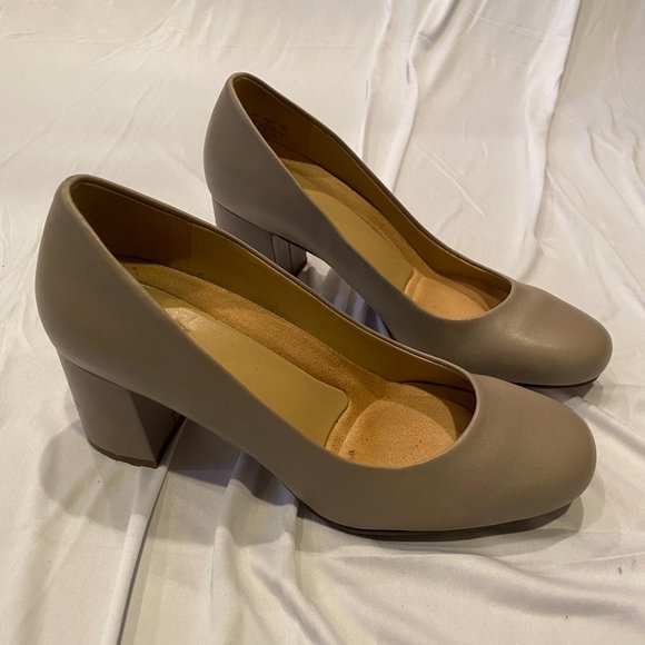 Elegant Taupe Block Heel Pumps - Picture 4 of 8
